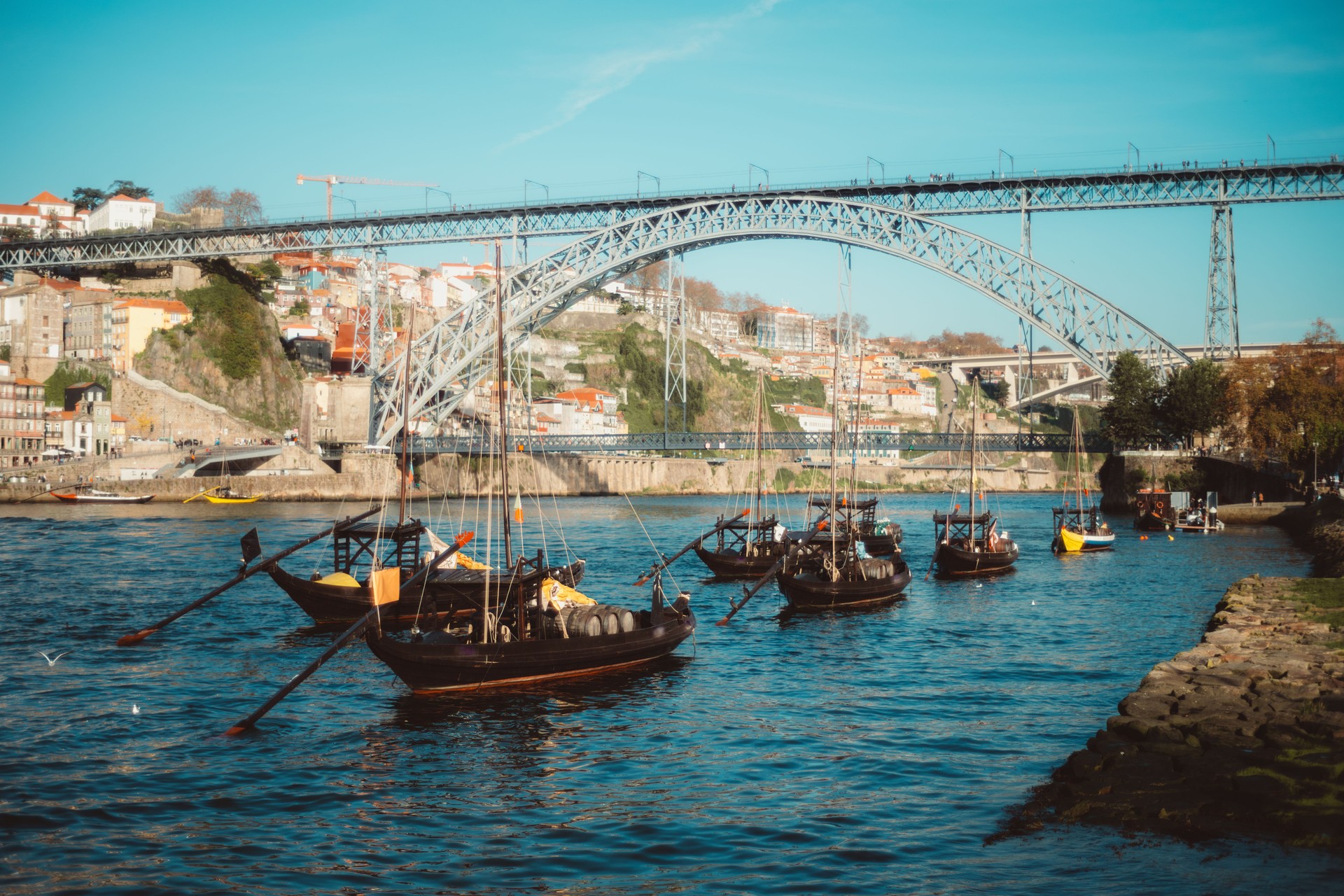 Rabelo boats and Dom Luis I Bridge